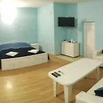 Hotel Хотел Тримата Мускетари *