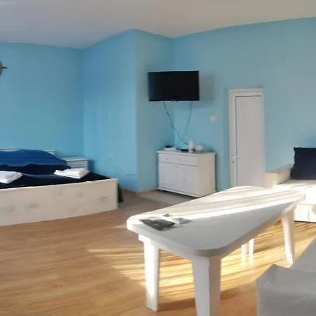 тримата мускетари Hotel *