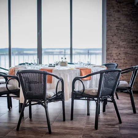 тримата мускетари Hotel Varna